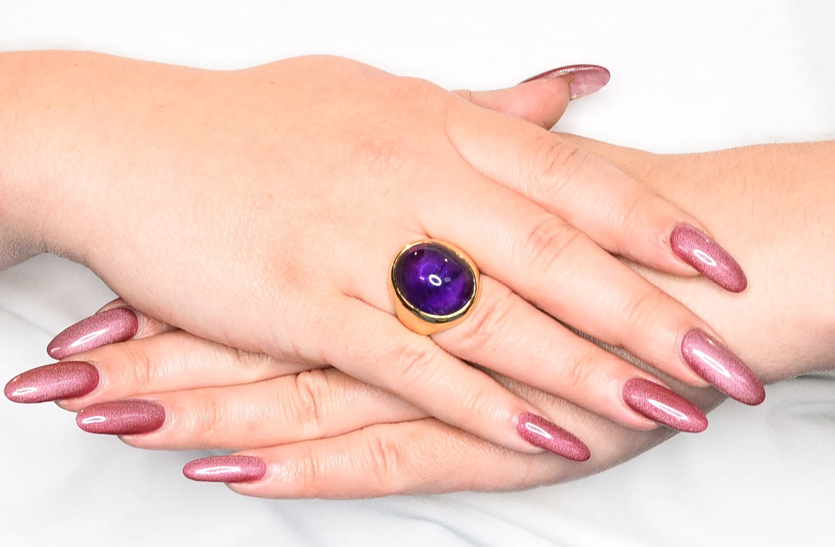 1970's Vintage Amethyst Cabochon 18 Karat Gold Unisex Ring